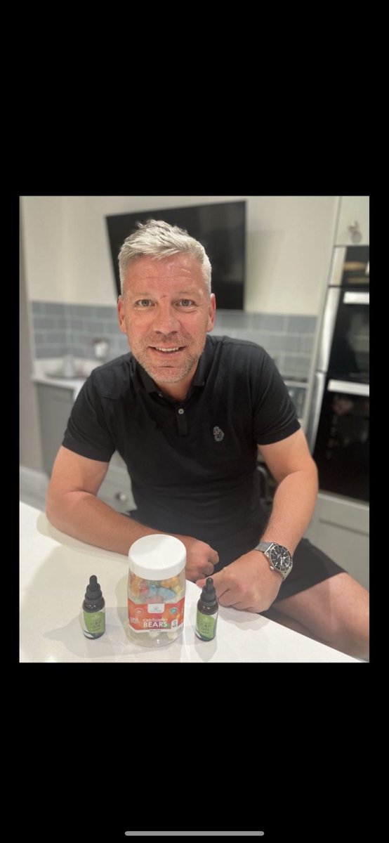 Alantommo8's tweet photo. Who’s tried @supreme_cbd I’m gonna give away some free cbd oil and gummies tonight to my followers,  just retweet this tweet, follow @supreme_cbd and comment why you need it to help me pick 👍🏻 everyone can save 40% at https://t.co/DFANJ3UmwQ with code Thompson8 at checkout 👍🏻 #ad https://t.co/fMQCt4wldR