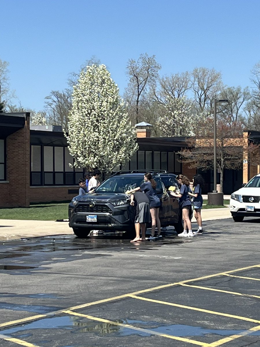 A beautiful day for a car wash and this Park View 8th graders are working hard and doing a great job. Stop on by the school today until 3:00 pm! #inspire70