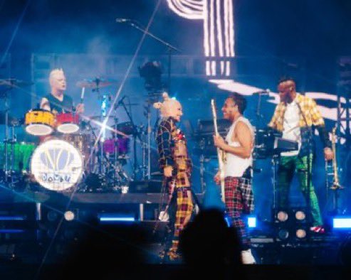 Thank you @gwenstefani for asking me to style the @nodoubt guys for your @coachella performance last night. I had a blast 🙏🏻❤️ all in custom @AshtonMichaelLA @gwenstefani styled by @robzangardi 🙌🏻