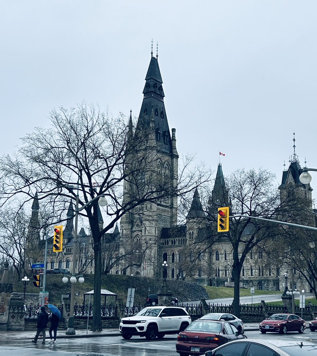 Despite the rain, very happy to be in Ottawa to connect with @DalHealth alumni and research collaborators! Did you know is that Ottawa has the most #DalPharm alumni outside of the Maritimes?! #trivia