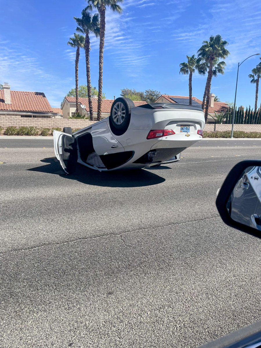 Somebody left their car on Trop and Buffalo (📸 @mikemayfieldlv)