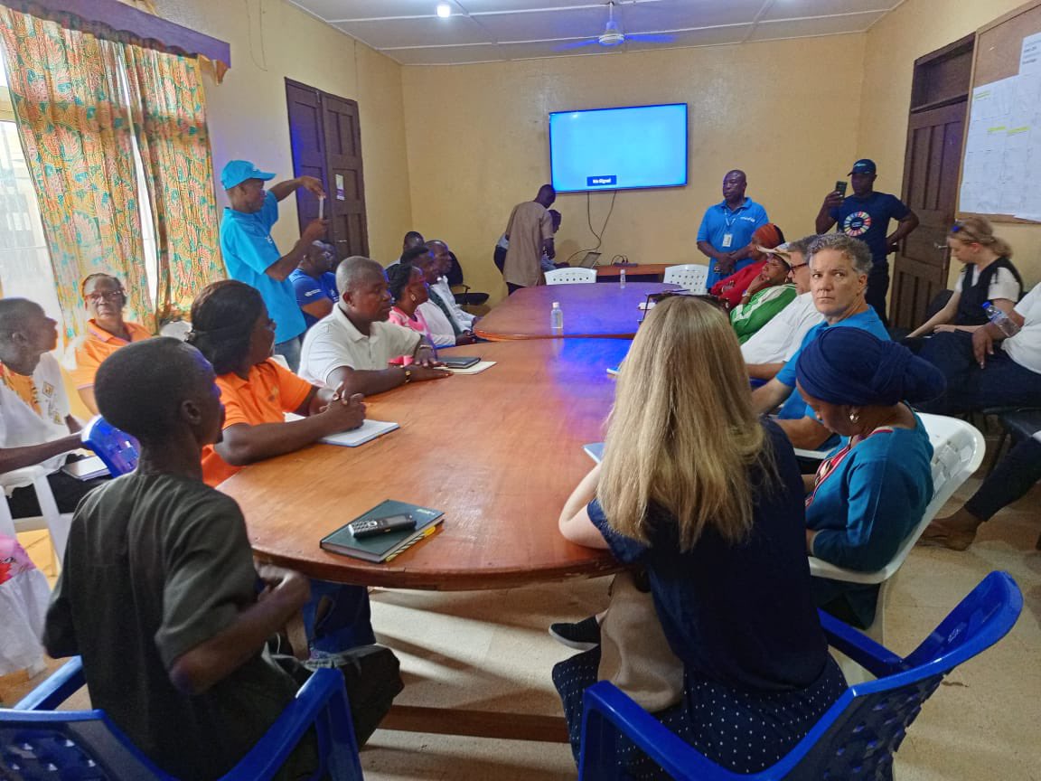 Delighted to join a @unwomenliberia and @UNICEF_Liberia visit to Grand Gedeh this week, with UN Res Coordinator @CNumutoni, @SwedeninLiberia and the Government of Liberia. Close cooperation with government and international partners is key to delivering results for Liberia.