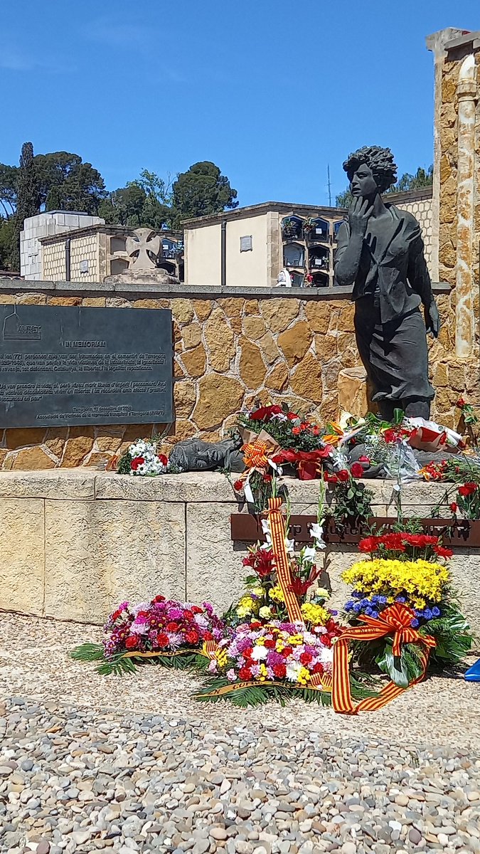 Acte d'homenatge a les víctimes del franquisme que hi ha al cementiri de Tarragona on està mon iaio, Josep Rodríguez i Martínez, l'alcalde republicà de Tortosa.