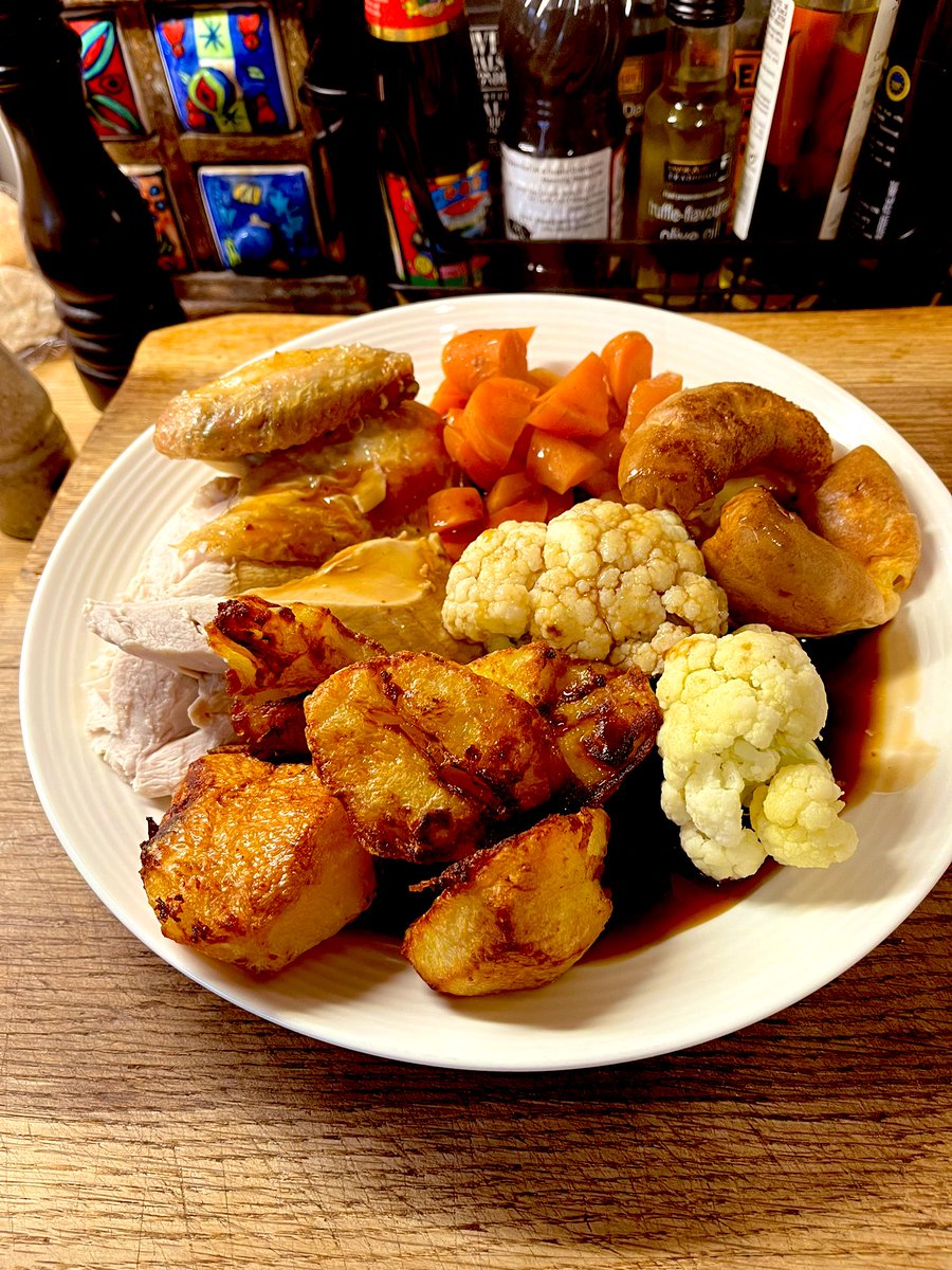 Still not 100% with my foot! So Quick & easy local butchers chicken dinner! Great roasties & veg from @TatwsTrading