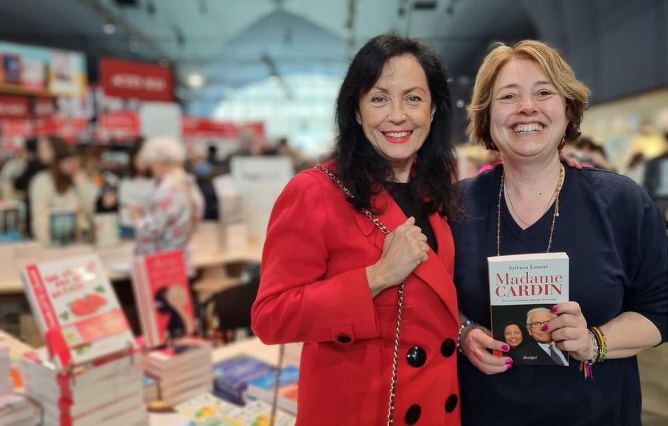 14/04/24 Fin du Festival du livre de Paris. Grand Palais Éphémère. Sur le stand de ma maison d’édition L’Archipel. <a href="/Ed_Archipel/">Éditions de L'Archipel</a> Avec mon éditeur <a href="/jdbelf/">Jean-Daniel Belfond</a> , la rédactrice en chef du magazine Rise <a href="/chriscrosnier/">Crosnier Christelle</a> et quelques lecteurs bien sympathiques.