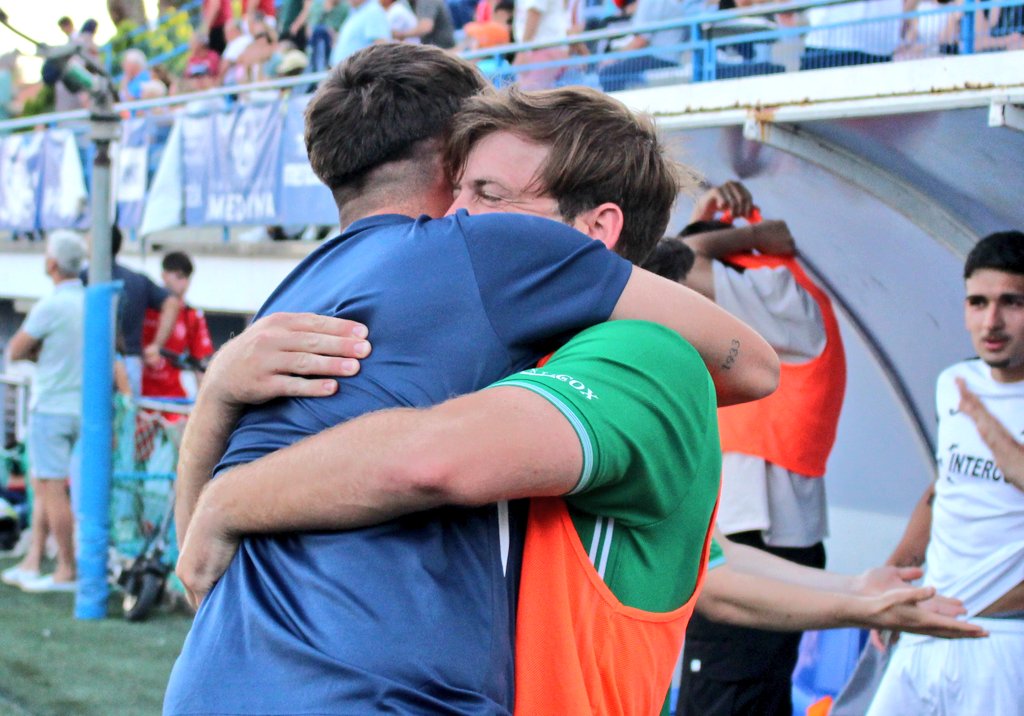 RMolinadeportes's tweet photo. @archenafc 2️⃣-3️⃣ @ef_altorreal 
Imperial victoria de las Águilas verdes en el Andrés Abenza de Archena en el partidazo de la jornada que no defraudó, los molinenses brindaron una gran remontada a la afición desplazada al Valle de Ricote, remontada épica del 2-1 al descanso. https://t.co/DCBpyAqLRr