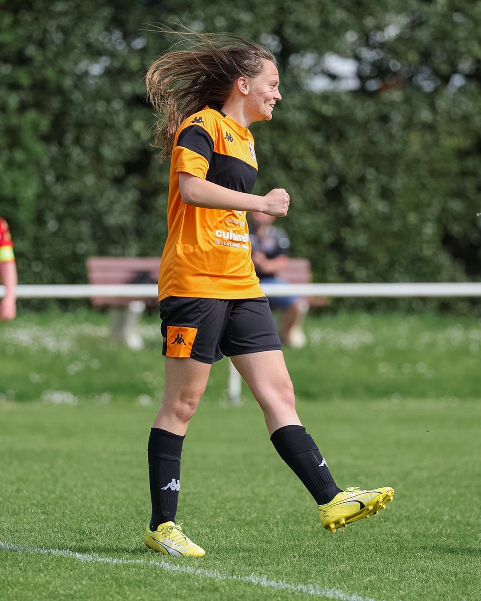 stadelavallois's tweet photo. 👏 Victoire 4-3 de nos féminines contre l’Ancienne Château-Gontier ! Les buteuses sont Camille Gibon (2), Eloïse Orillard et Océane Vandroz. 🟠⚫️ https://t.co/TCWSnlPTbE