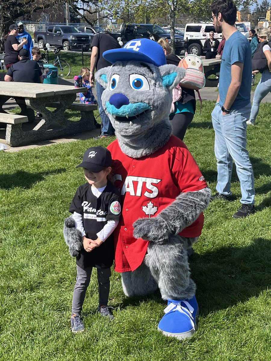 Harvey started his day at Hampton Little League, welcoming the players back for another season! 😻⚾ #HarbourCats #Baseball #Community #YYJ