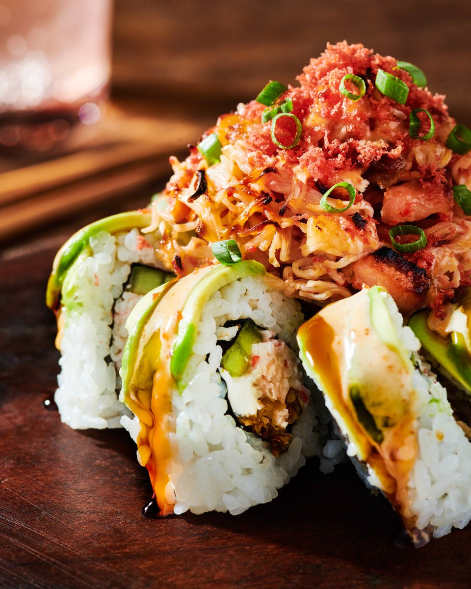 KELPSUSHIJOINT's tweet image. Eruption of flavors 🌋

KELP's Volcano Roll includes broiled salmon, krab mix, avocado, cucumber, cream cheese, tempura onion, tempura flakes, scallion, spicy mayo, &amp;amp; eel sauce 😋

Order now: bit.ly/3wDp3lv

#KelpSushiJoint #VolcanoRoll #SushiRoll #TampaEats #TampaBay
