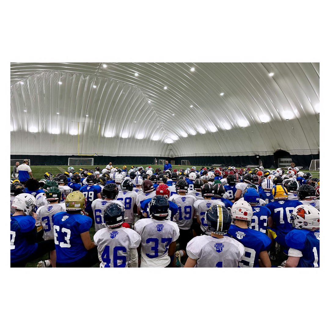 Team Alberta U18 Head Coach Cody Ehrmann addresses all athletes before ending this weekend’s South Selection Camp.
🏈🏈
#football #footballalberta #teamalberta #u18 #u17 #southselectioncamp