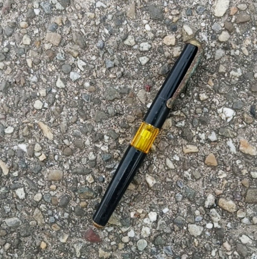 Lekjutter's tweet image. Vintage voltage tester #strangestfinds  @CornishSpliced