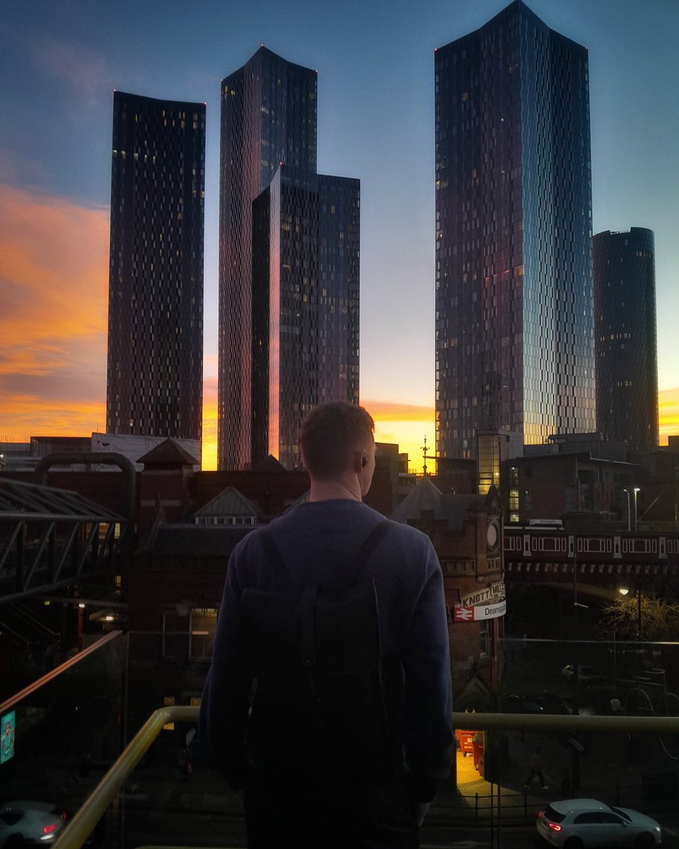 Juliewil67's tweet photo. #Alphabetchallenge #WeekO
Overlooking the orange sunset behind the oblong skyscrapers 
Thanks @sheenz_m_ I could've done a month of O's 😆 https://t.co/CaAM1nlf8L