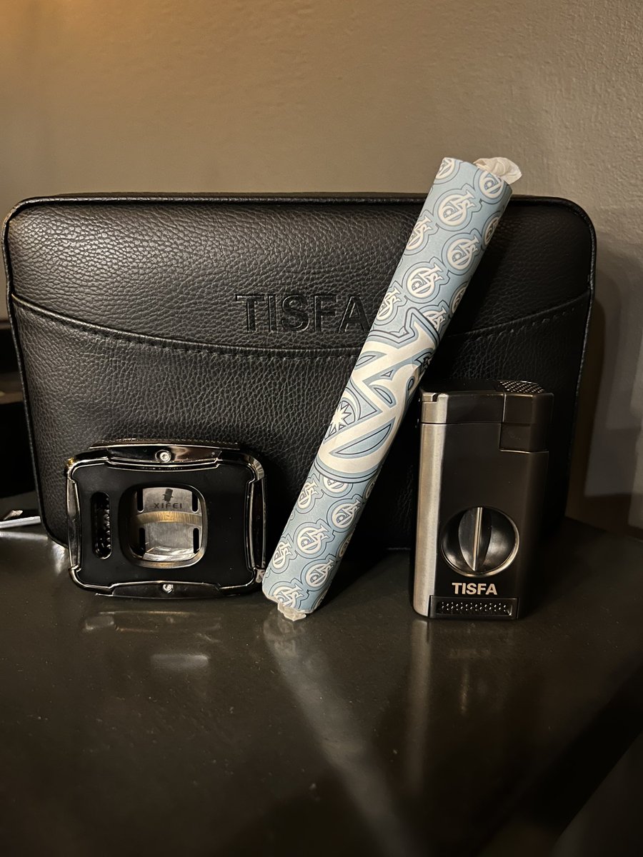 D_To_Tha_J's tweet photo. Los Statos Deluxe for the afternoon. Have a great day everyone. @xifeicigartools @CigarsWilde #LosStatosDeluxeCigars #LosStatosDeluxe #WildeCigars #XifeiCigarTools #CigarLifestyle #CigarCulture #CigarSociety #CigarOfTheDay #SmokeClassy #BOTL #SOTL #CigarEnvy #PSSITA #CigarsWithMe https://t.co/wXTfF27iYI