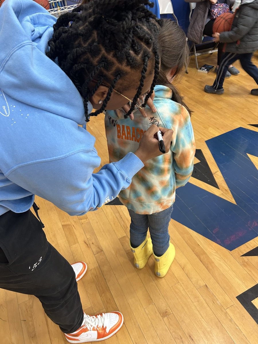 21SWilson's tweet photo. Had an amazing time volunteering at Cherry Road Elementary and their 3on3 tournament towards a great cause! #athleteswhocare #GoCuse https://t.co/0zB9rg4To2