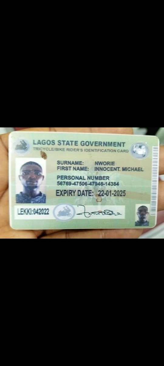 Hello everyone, this is an accident victim in lekki phase 1..the accident happened just few minutes ago. We literally saw him  on the road dieing while everyone watches on without helping... Myself and my friends jump into action to resuscitate him while everyone one looks on.