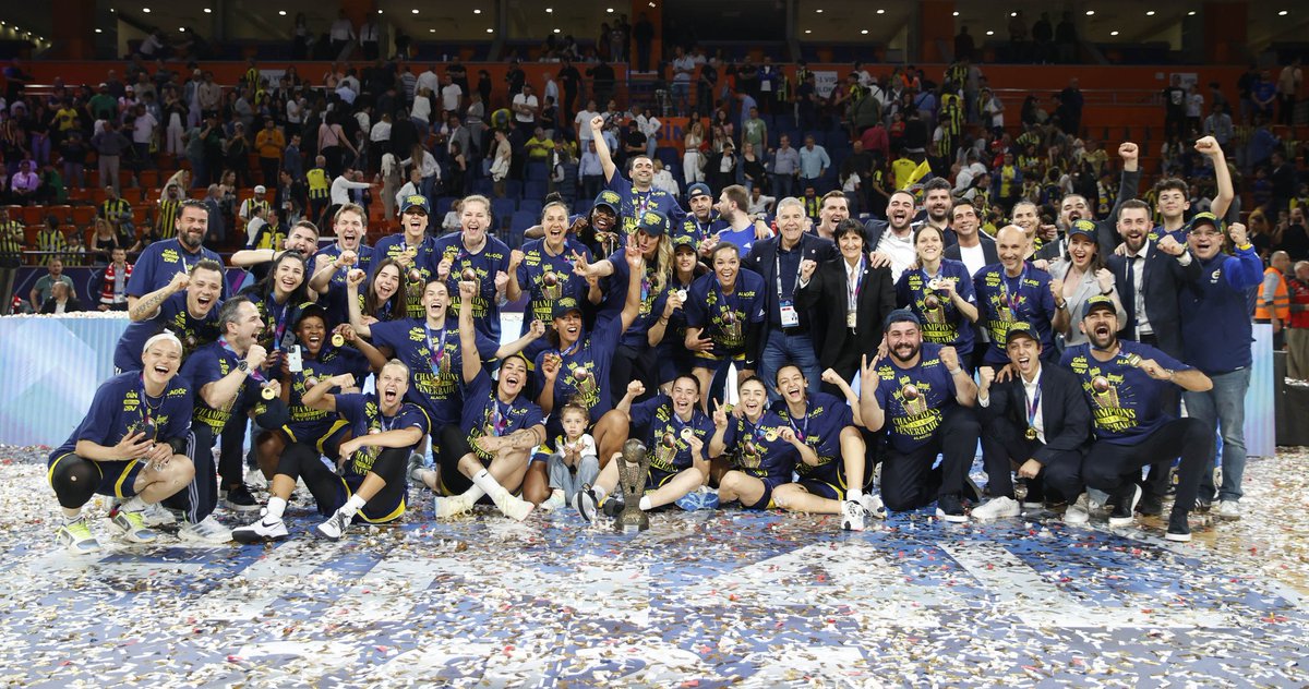 Üst üste ikinci kez Euroleague Şampiyonu olan Fenerbahçe Kadın Basketbol Takımı'nı kutluyor, Türkiye'ye bu gururu yaşatan sporcu kardeşlerimi ve teknik heyeti tebrik ediyorum.
🇹🇷