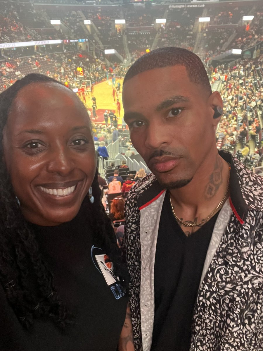 Nikaeda's tweet photo. Let’s go, Cavs!!! 🏀✨ #LetEmKnow https://t.co/G2xfpd8f1U
