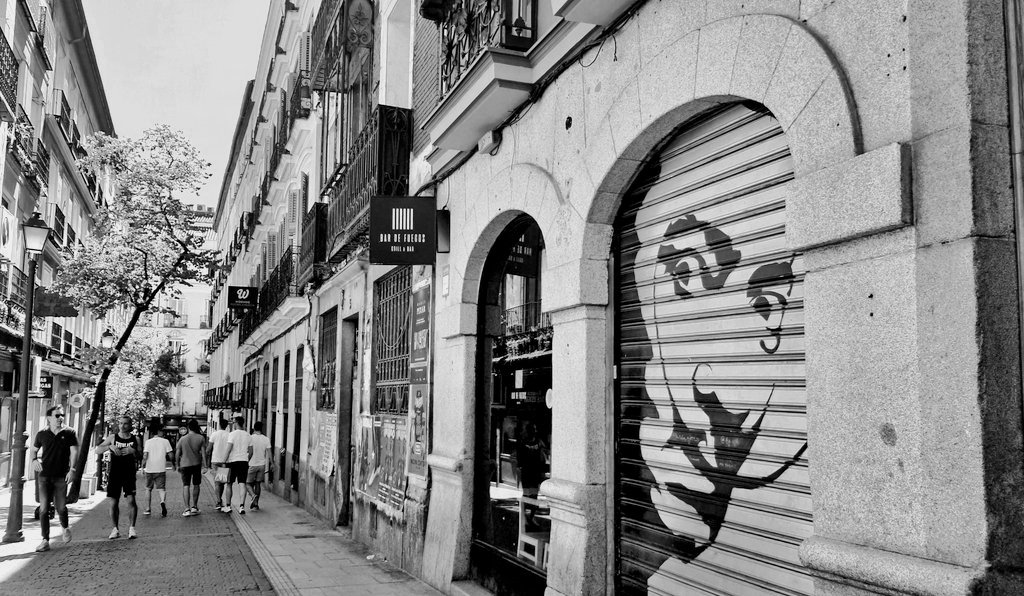 *Mirada Dalí*

#streetphotography #streetphoto #street #madrid #bnwshot_world #bnw_dark #bnwstreetphotography #blackandwhitephotography #blackandwhite #photography #photos #photo