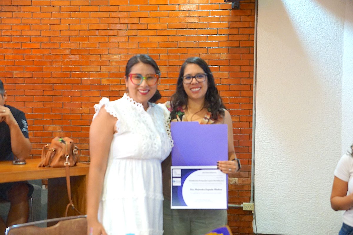 LupusMorelos's tweet photo. 👋Y gracias a las Autoras que en esta ocasión no asistieron, pero que extrañamos con el corazón, sus letras resonaron fuerte:
- Suzie Xoxoki 
-Wendy Ocadiz 
-Dalia Tapia Acevedo

🎈Gracias a la Dra. @AleMedinaRivera @licloona1487 y @Annhled6 del equipo de @LupusRgmx  por su apoyo https://t.co/B21JEA41Qz