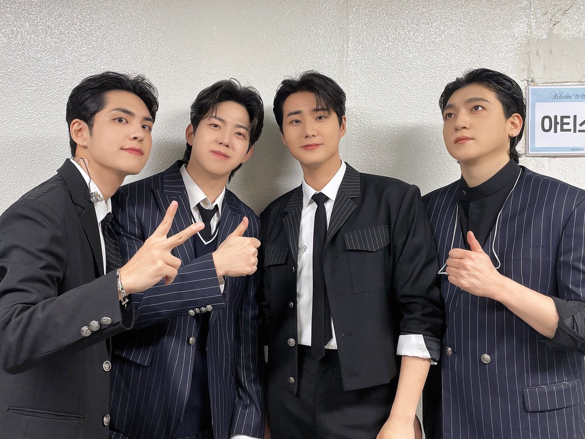 Wow, can't believe we crossed paths on the grand finale of our 'Welcome to the Show' concert! Massive thanks for making these three days unforgettable. My Day, you're my fuel to keep singing! Until next time, let's make more memories together. 🍀😊