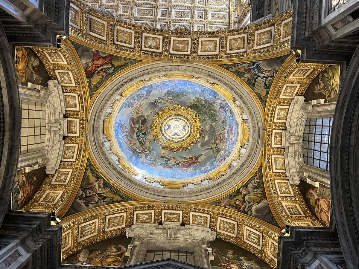 The most magnificent building in the world.

#CatholicChurch #CatholicTwitter