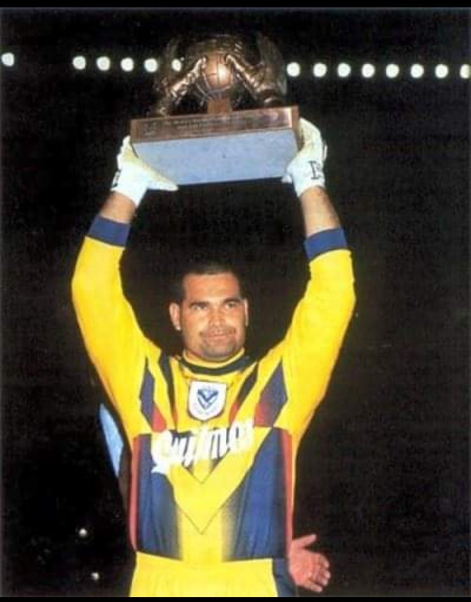 #DiadelArquero . En el mundo del Fútbol de TODAS las Épocas , existieron Arqueritos , Arqueros , Arquerazos y Recontra Arquerazos !! Pero sobre TODOS ellos , además existió ⁦@JoseLChilavert_⁩ !!!!!!! Feliz Día “ MONSTRUO SAGRADO “ Querido !