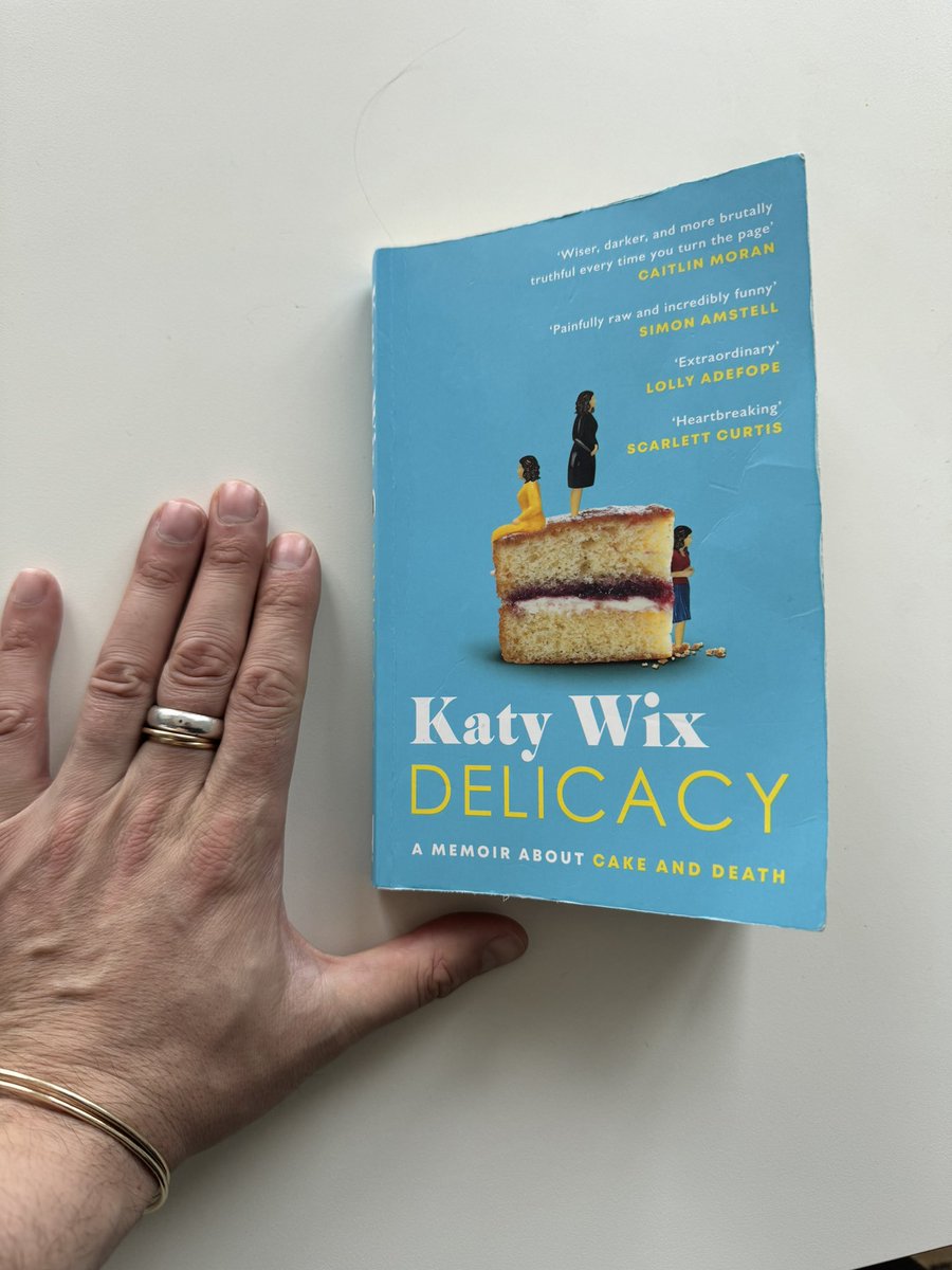 I would honestly recommend every person I know read this book by @WixKaty. Beautifully, beautifully written and - even if you don’t share all the experiences - a very unique and precise explanation of what it feels like to be alive. 💙💛