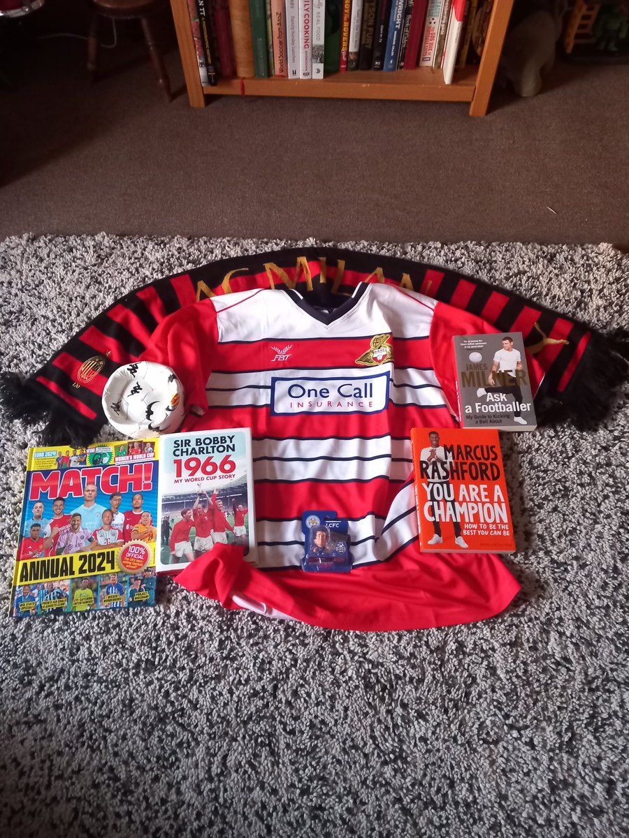 Thrilled to have received these brilliant football items after won them in a giveaway on here run by @knockemdownes - thanks so much mate, more added to my football collection now 😊