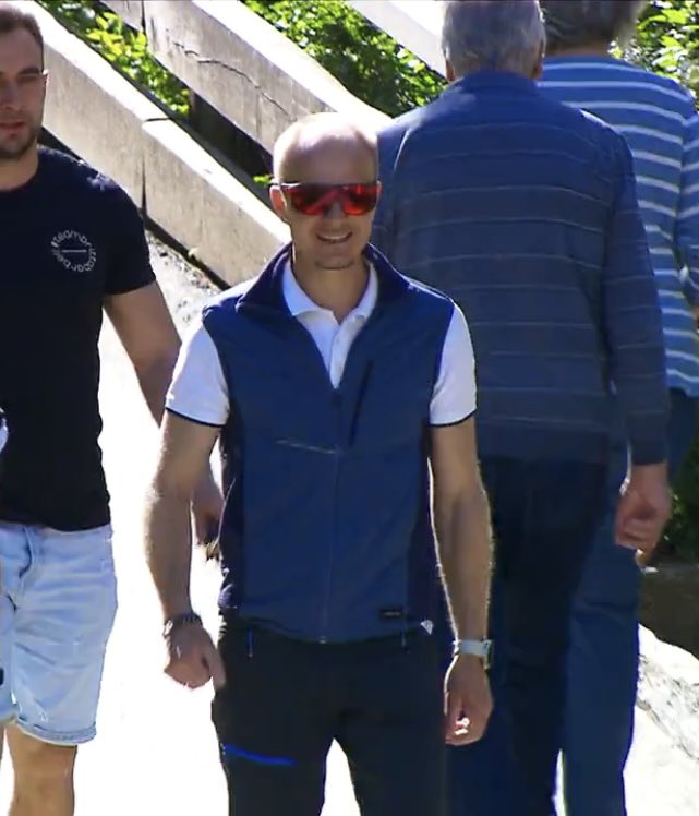 Tursky hat eigentlich ja nur verloren, weil er #Innsbruck-er Politgrundregel Nr. 1 verletzte: In Sportbekleidung oder -bewegungsmittel zum Wahllokal zu kommen. #GRW @pablodiabolo @Josef_Redl