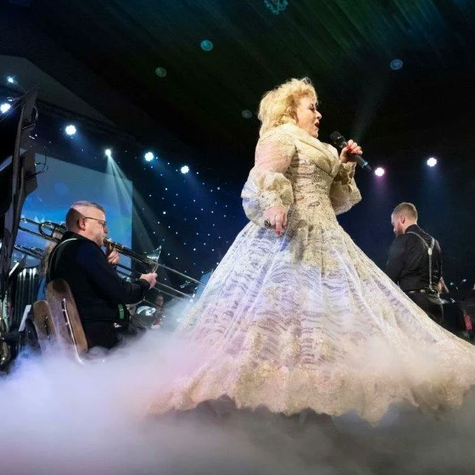 Blaast de Bazuin (@blaastdebazuin) on Twitter photo 🎶Alweer een week geleden. Wat wás het super! Spavo Spring Concert 2024 met <a href="/BloemenKarin/">Karin Bloemen</a> en <a href="/BlaastdeBazuin/">Blaast de Bazuin</a> in <a href="/surhuisterveen/">Surhuisterveen</a> 💐
👌 Publiek en alle medewerkers: ontzettend bedankt voor deze prachtige avond! We genieten na...🥰
📸 Marcel van Kammen 🎶Alweer een week geleden. Wat wás het super! Spavo Spring Concert 2024 met <a href="/BloemenKarin/">Karin Bloemen</a> en <a href="/BlaastdeBazuin/">Blaast de Bazuin</a> in <a href="/surhuisterveen/">Surhuisterveen</a> 💐
👌 Publiek en alle medewerkers: ontzettend bedankt voor deze prachtige avond! We genieten na...🥰
📸 Marcel van Kammen
