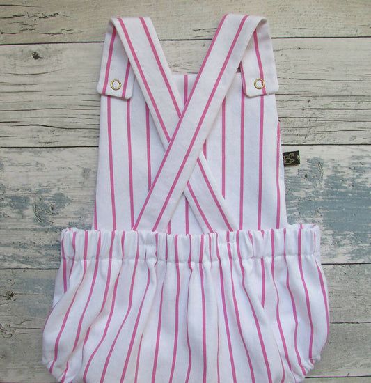 A summer candy stripe romper suite for toddlers
 buff.ly/3VZelQX

#kraftspace #rompersuits #kidsclothing #UKCraftersHour #SBS #shopindie