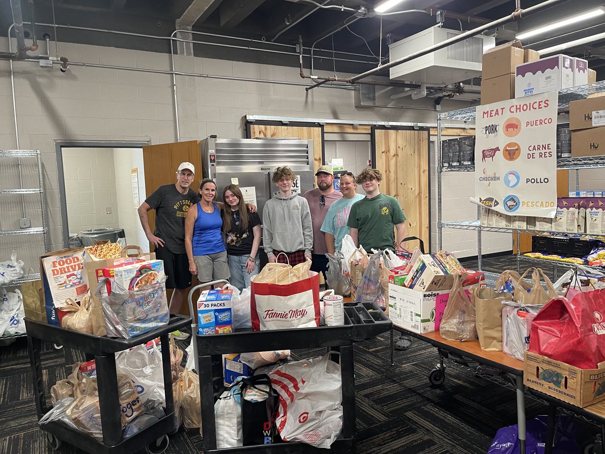The ⁦<a href="/MLMaierPantry/">Mary Lee Maier</a>⁩ is incredibly grateful to ⁦<a href="/IndiMize/">Sue Misner</a>⁩ Misner family &amp; friends 4 annual food drive in memory of Wesley Misner. 404 lbs of food and close to $1000! Can’t imagine a better way to honor Wesley’s memory ⁦<a href="/OrioleTweets/">Avon Community School Corporation</a>⁩ ⁦<a href="/TownofAvon/">Town of Avon</a>⁩