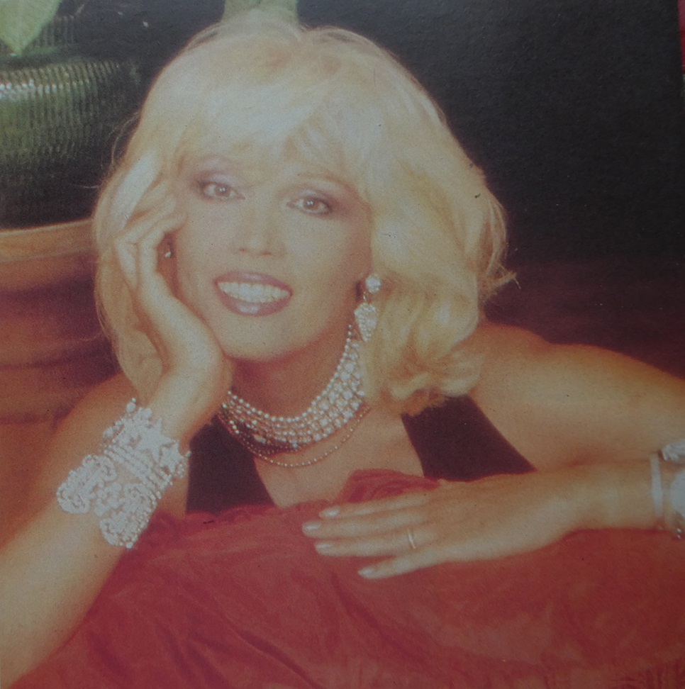 Forever Amanda Lear tweet media