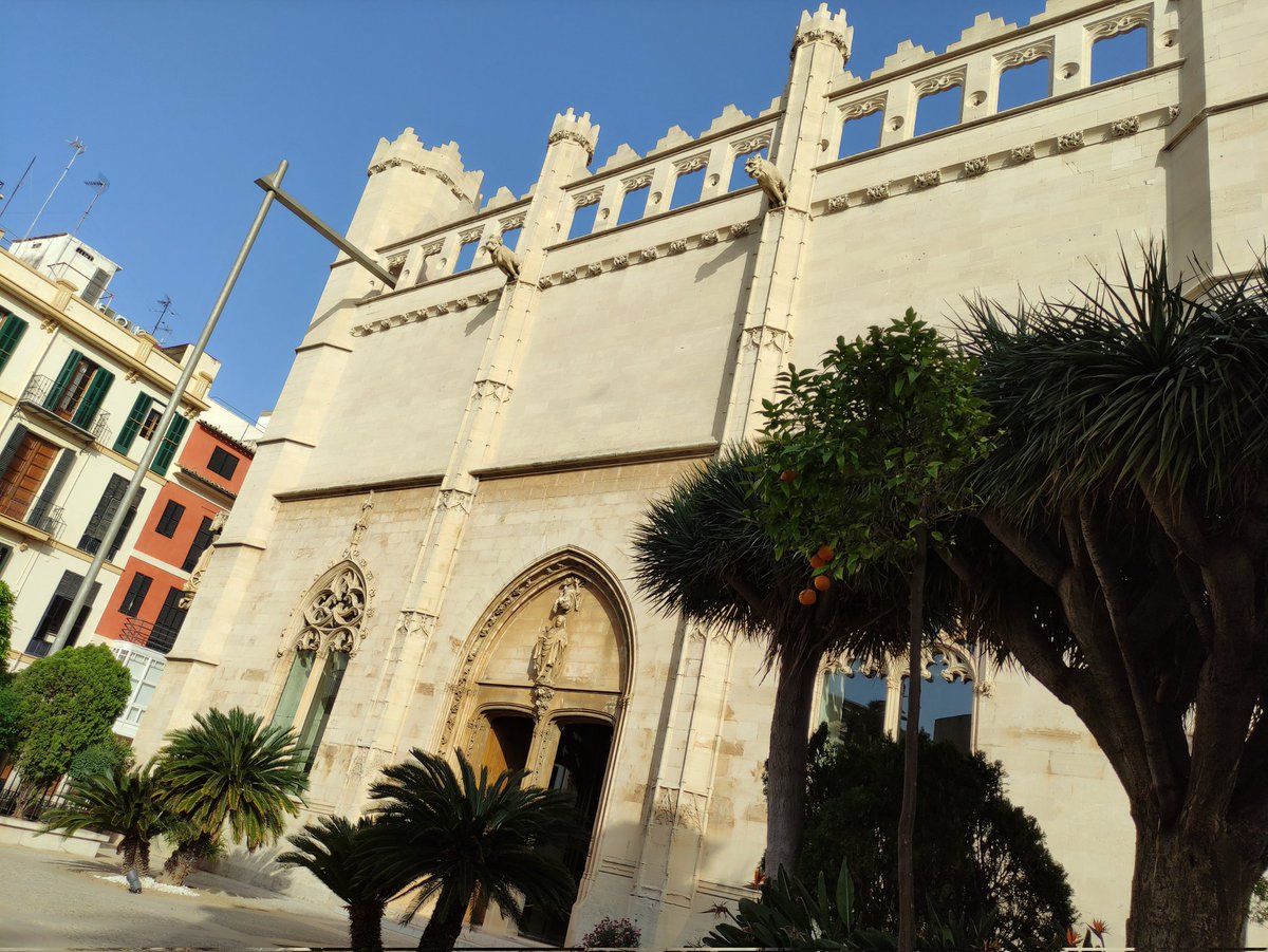 La Lonja de #PalmadeMallorca es una de las obras maestras de la arquitectura gótica en Baleares.