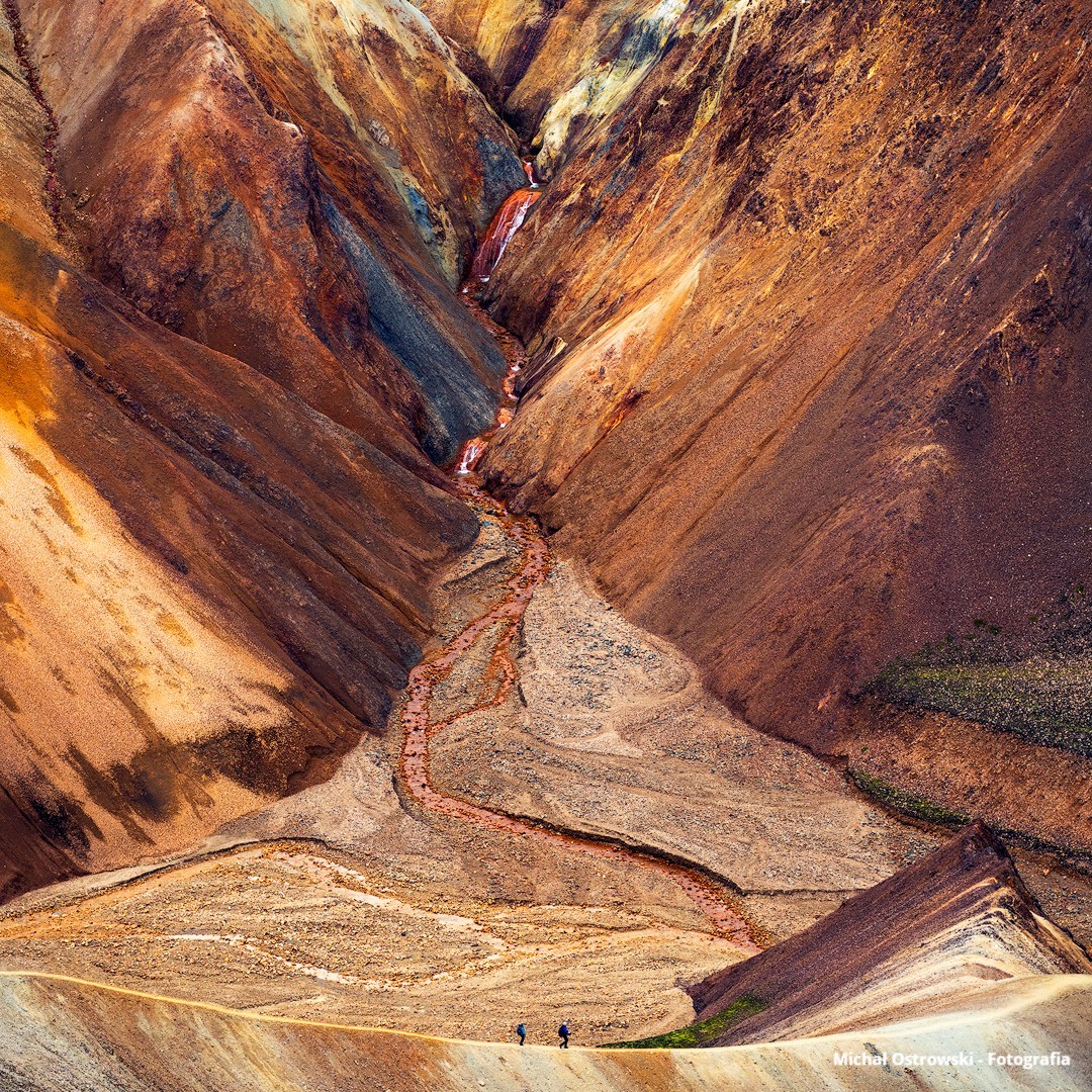 Meet Landmannalaugar in Iceland🇮🇸 where each step reveals a breathtaking display, magnifying the magic of this place when experienced together. 

👣 Perfect for hiking enthusiasts, where every view will just astonish you.

Have you explored Iceland's wonders? Share it below!👇