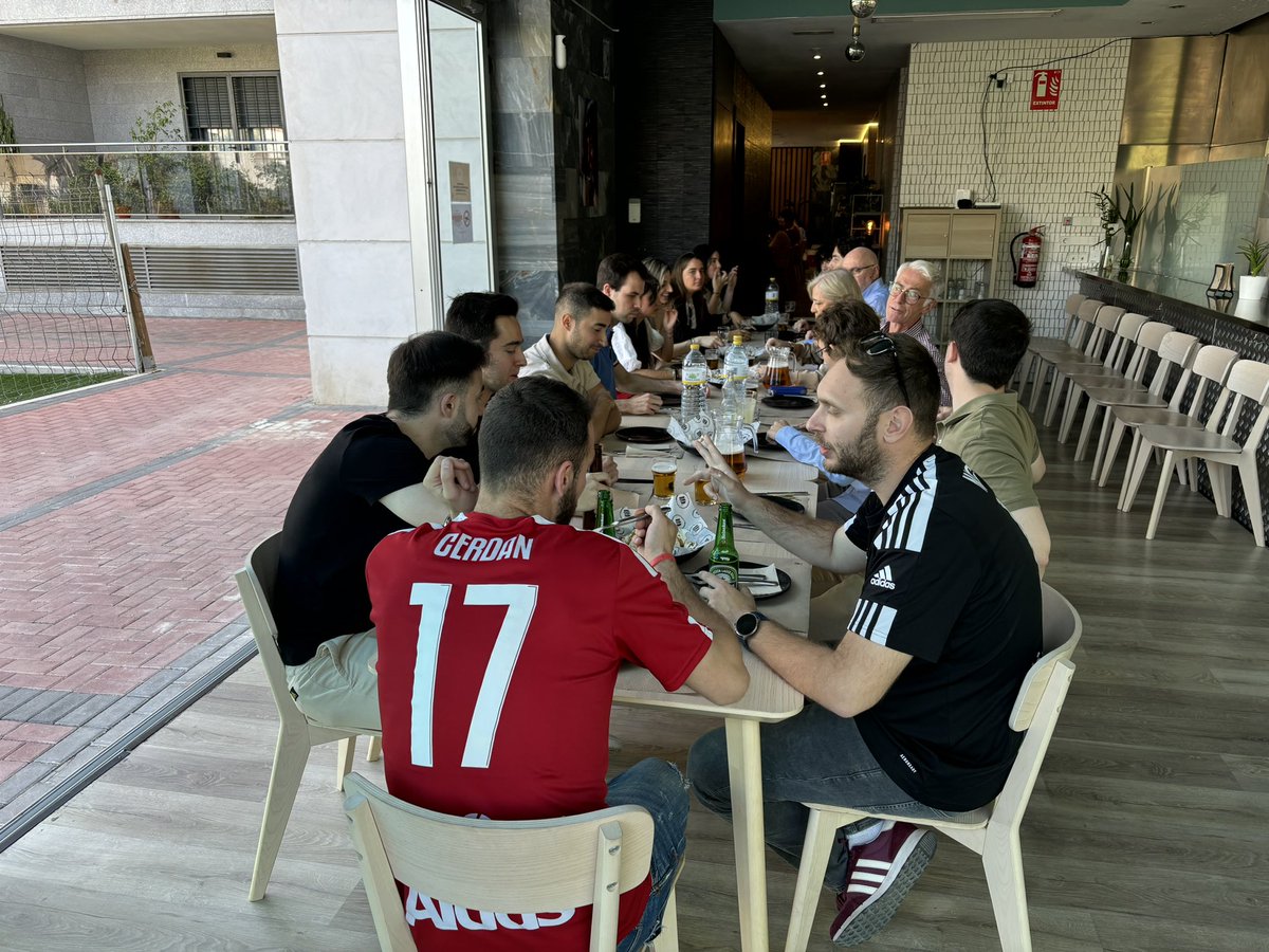 ElPostGrana's tweet photo. 🍺Después de la resaca Post evento os queremos agradecer a todas las personas que a lo largo del tiempo habéis podido hacer posible esto.

🧑‍🧑‍🧒‍🧒Muchas gracias también, como es evidente, a las cerca de 80 personas que han venido al evento.

🍔 Y no podemos olvidarnos de nuestro patrocinador Dinamita Burger Bar. 

¡SOIS ENORMES!

Mañana tendréis disponible más fotos y nota en nuestra web.