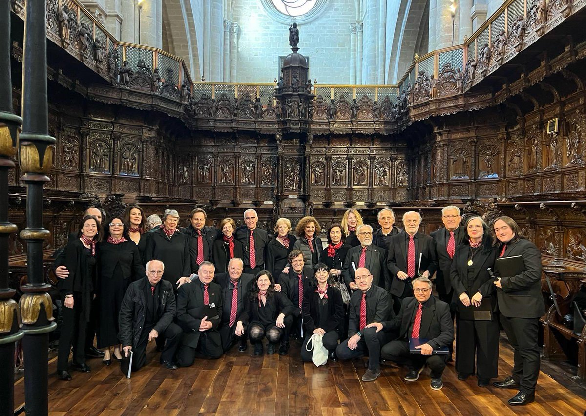 carmelalavrab's tweet photo. Y la Coral @AFColegiado1 volvió a Santo Domingo de la Calzada a cantar en la Catedral de la mano de @cafvalladolid https://t.co/2o0EhwpeYW