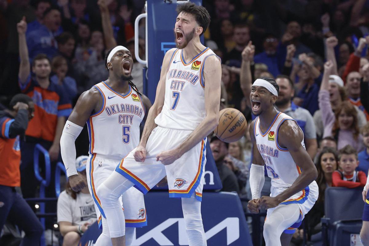 OKCThunderFR's tweet image. 🥇 OFFICIEL : LE THUNDER D’OKLAHOMA CITY TERMINE LA SAISON RÉGULIÈRE À LA 1ÈRE PLACE DE LA CONFÉRENCE OUEST 👏🏼 !