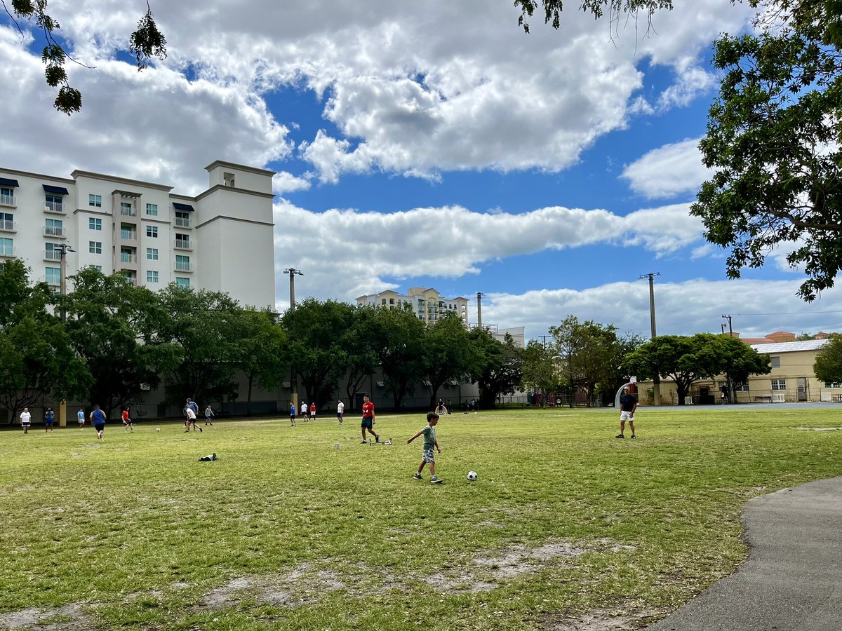 NorthPonceCG's tweet photo. Fun day in #NorthPonce at Phillips Park. 
#CoralGables #LoveParks #SundayFunday https://t.co/NG96PYkZxS