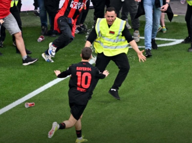 FJarick's tweet photo. Wenn selbst der Ordner mit dir feiern will:
#LEVSVW https://t.co/RmgcsmDFOV