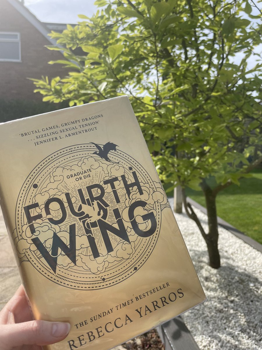 This weekend was: sunshine and a new series! #amreading #booklovers