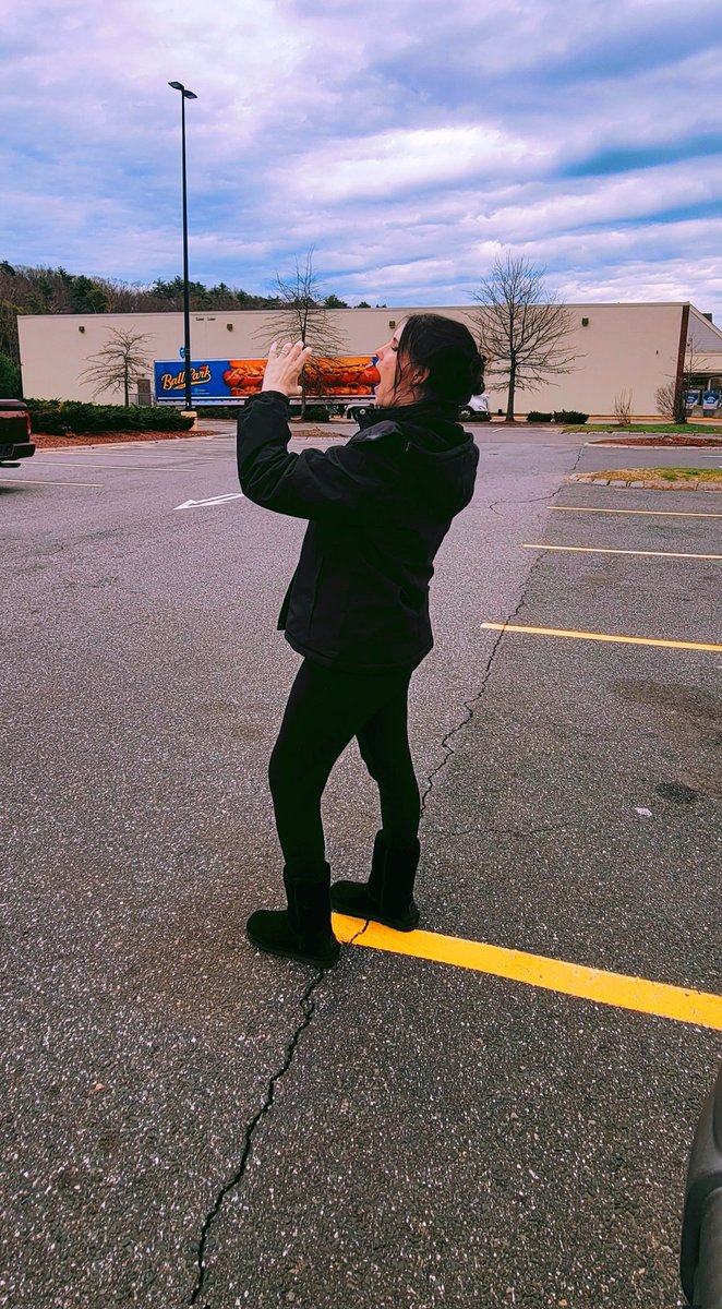 Bubblegumdrp22's tweet image. I think the truck left happy 
😄 🤣