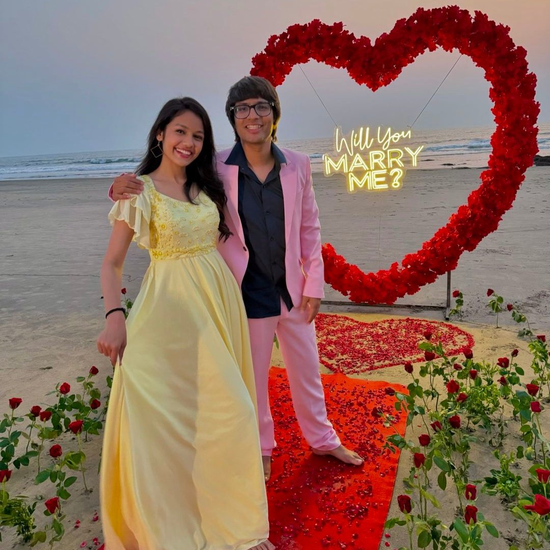 theavadheshsahu's tweet image. आज कुछ पुरानी कहावत सच होते देख ली 😀
1 - लंगूर के हाथ मे अंगूर 
2- अच्छी फसल को अक्सर कीड़े खा जाते है......
#sauravjoshi