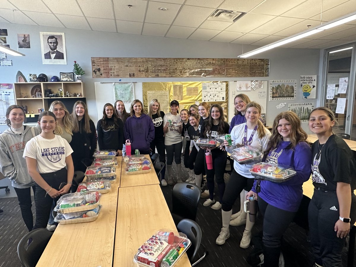 @Lshsviksb spent Friday afternoon making 20 Birthday Cake baskets for the Lake Stevens Food Bank!  #givingback @lssd @LSHSVikingPrin @LSHSConnect #wervikings #govikings