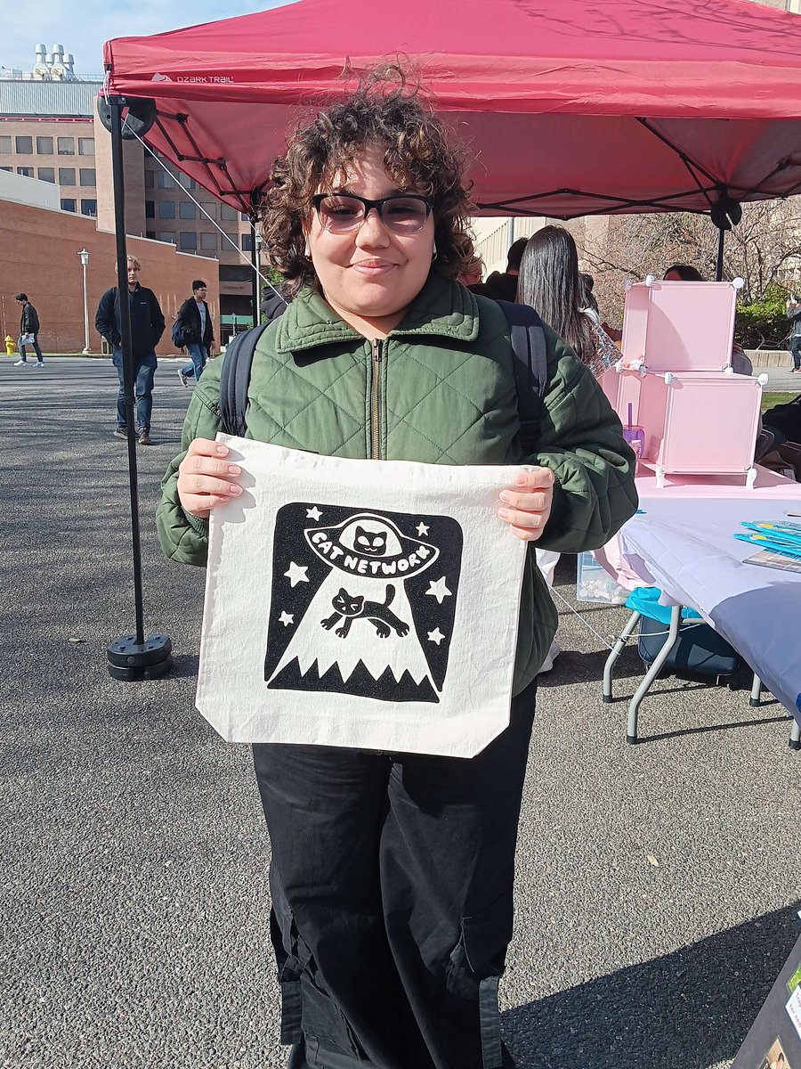 SBUCATNETWORK's tweet image. Thank you all for seeing us at the Artist Alley!! 🎨 It was so much fun being able to interact with you guys and showing off our wonderful merch made by our E-board and general body members 👥! Can't wait to see you all again in our future events when more of our cute cat merch!