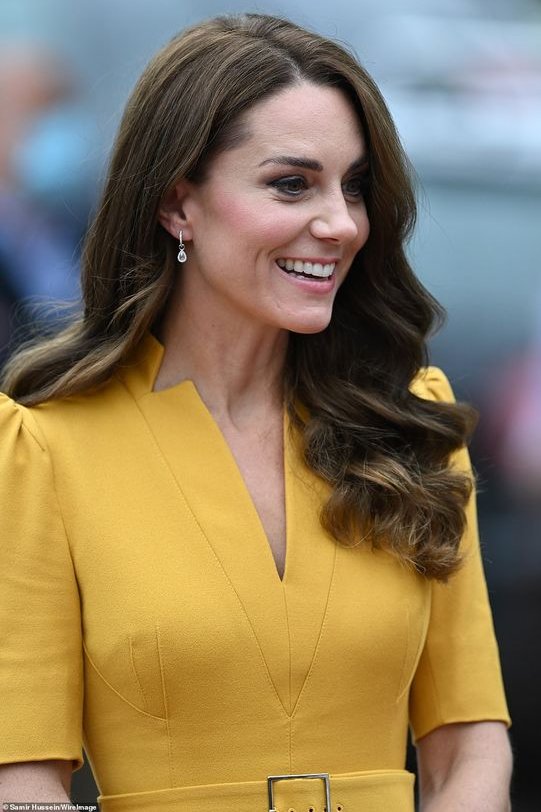 “Yellow is the most luminous of all colours – dare to show your light” – Shilpa Ahuj 💛
♔HRH #GetWellSoon #PrincessofWales 🐝#PrincessCatherine #RoyalFamily #KateTheGreat #TeamWales #icon #ghd #iconic #IStandWithCatherine #tcb #Tatler #Vogue #CatherineWeLoveYou #layoffkate  🏴󠁧󠁢󠁷󠁬󠁳󠁿