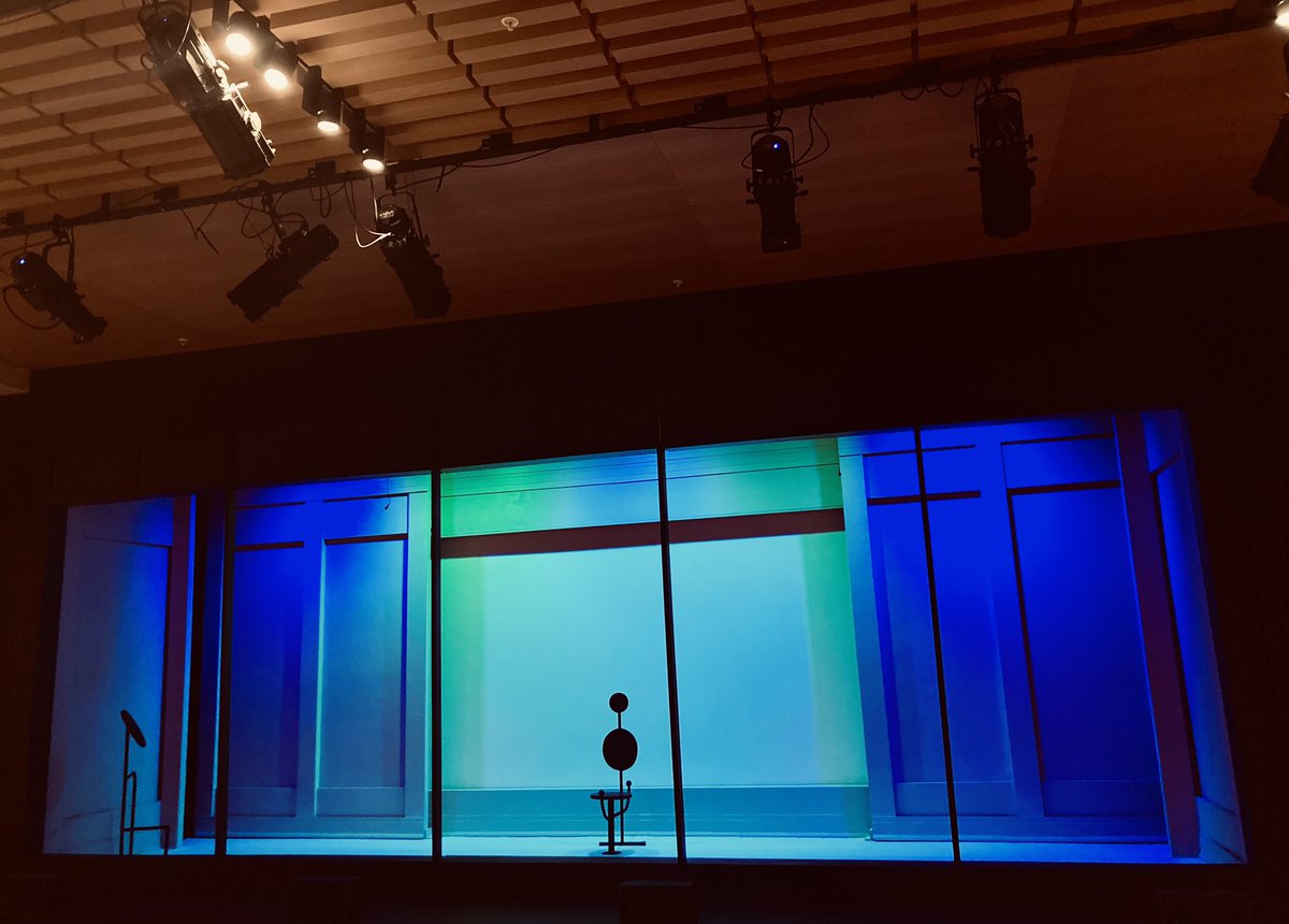 Ibacache's tweet photo. Anoche vimos #Contracciones, de Mike Bartlett, en #TeatroZoco 👌🏼
La obra de 2008 sobre el control que ejercen las grandes empresas sobre la vida de sus trabajadores puede ser vista hoy como una antesala de la serie #Severance, de Dan Erickson, y los protocolos de #LumonIndustries https://t.co/vStu94J8J7