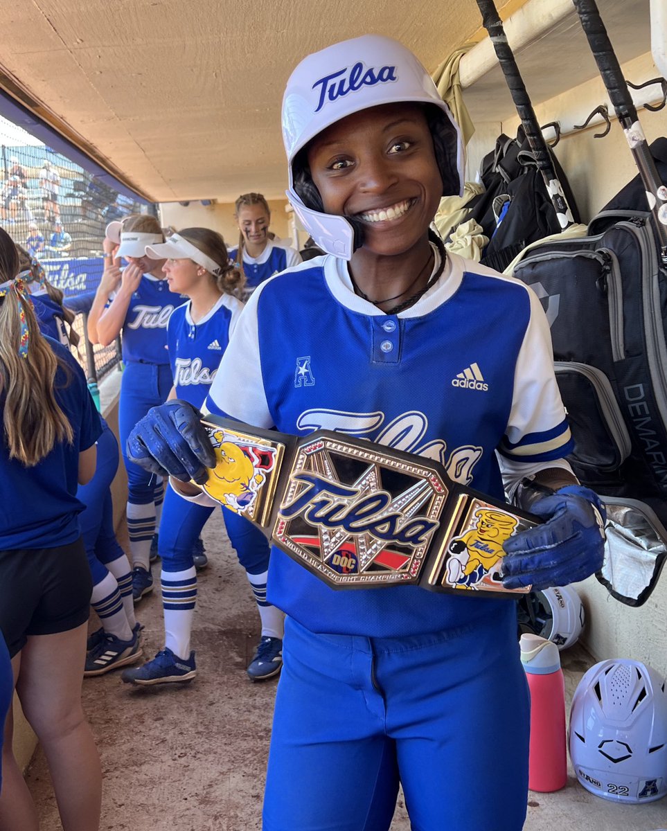 TulsaSoftball's tweet photo. Sunday funday at Collins ☄️

#ReignCane https://t.co/ODEZ0zDkQq