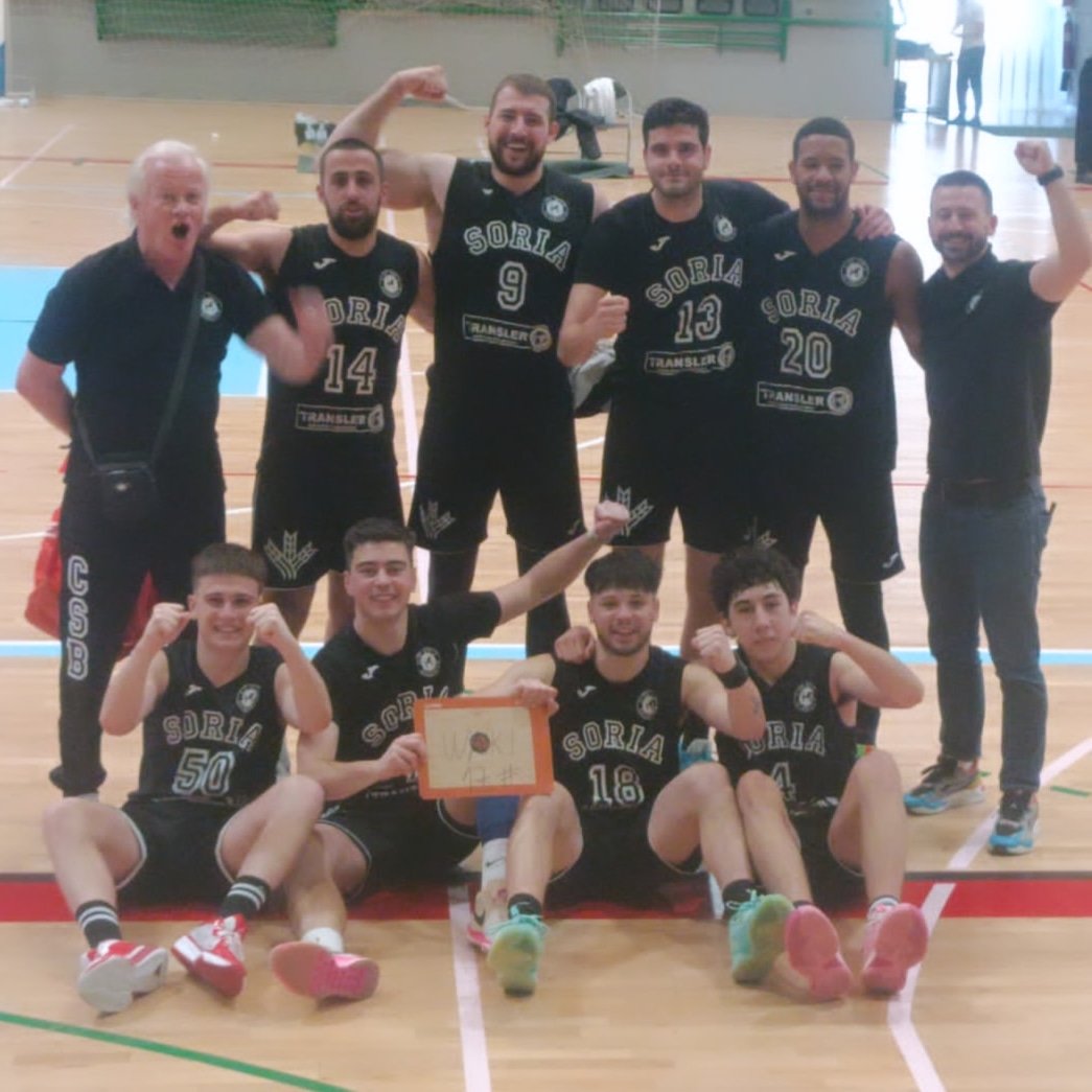 Victoria épica e importantísima en Segovia 🔥 El CSB Transler se ha impuesto en el último segundo de la prórroga, con un triple de Hugo García, a @IEuniversity ¡Gran trabajo, equipo! 💪🖤 #SomosCSB #basketcyl