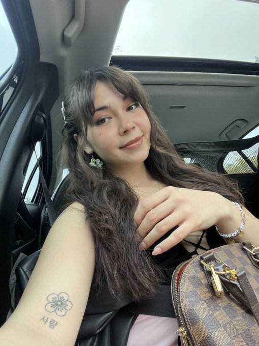 1 pic. Good afternoon everyone 🌸🩷 I hope it is a beautiful day wherever you are. https://t.co/qJtiIL